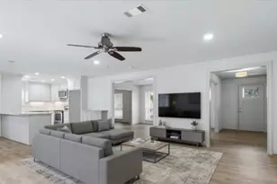 6022 Beaudry Dr, Houston, TX 77035 - Photo 6
