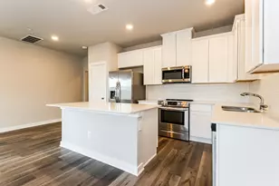 357 N Centro Cir, Shenandoah, TX 77385 - Photo 8