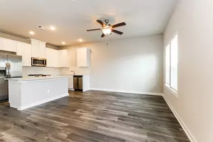 357 N Centro Cir, Shenandoah, TX 77385 - Photo 4