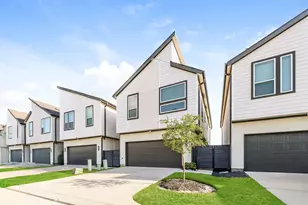 357 N Centro Cir, Shenandoah, TX 77385 - Photo 1