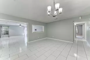 11819 S Nottingham Cir, Houston, TX 77071 - Photo 10