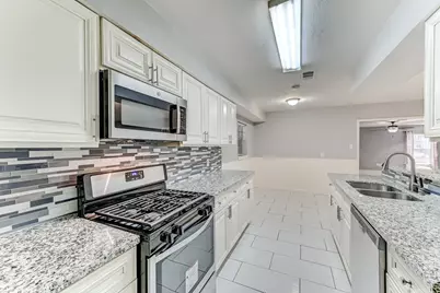 11819 S Nottingham Circle, Houston, TX 77071 - Photo 16
