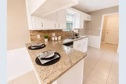 5107 Longshadow Drive, Dickinson, TX 77539 - Photo 6