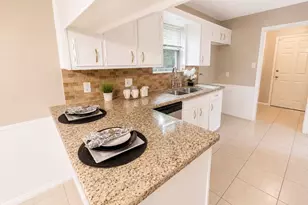 5107 Longshadow Dr, Dickinson, TX 77539 - Photo 6