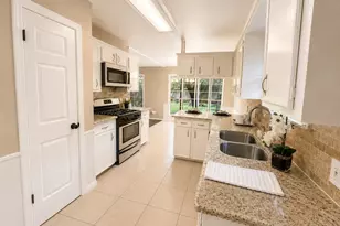 5107 Longshadow Dr, Dickinson, TX 77539 - Photo 8