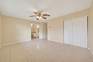 9318 Benning Dr, Houston, TX 77031 - Photo 32