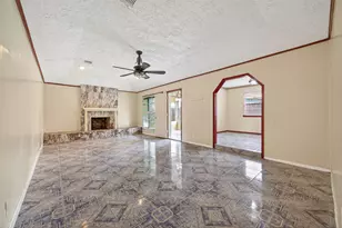 9318 Benning Dr, Houston, TX 77031 - Photo 6