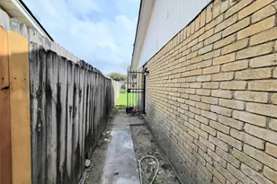 12935 Southspring Dr, Houston, TX 77047 - Photo 28