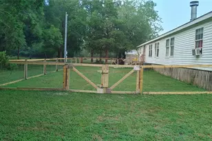 270 Country Way, Smithville, TX 78957 - Photo 2