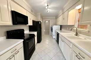 806 Wax Myrtle Ln, Houston, TX 77079 - Photo 10