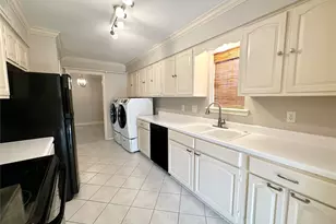 806 Wax Myrtle Ln, Houston, TX 77079 - Photo 12