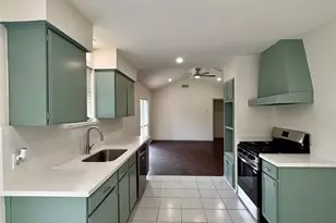 11026 Sandstone St, Houston, TX 77072 - Photo 2