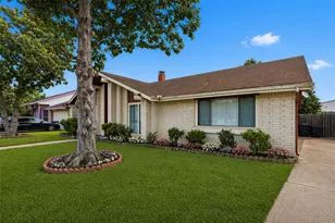8611 Humphreys Dr, Houston, TX 77083 - Photo 2