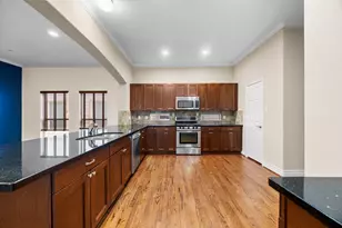 932 W 26th St, Houston, TX 77008 - Photo 14