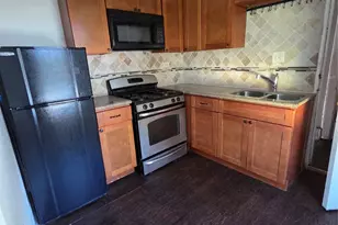 302 71st St, Houston, TX 77011 - Photo 2