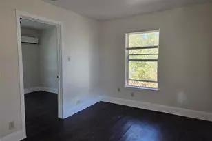 302 71st St, Houston, TX 77011 - Photo 4