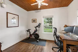 930 Dorothy St, Houston, TX 77008 - Photo 10