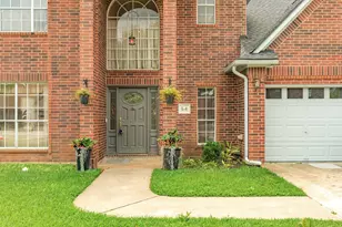 54 Peppermint Ct, Lake Jackson, TX 77566 - Photo 2