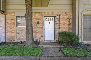 7236 Crownwest St, Houston, TX 77072 - Photo 2
