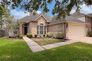 3715 Crescent Dr, Pearland, TX 77584 - Photo 1