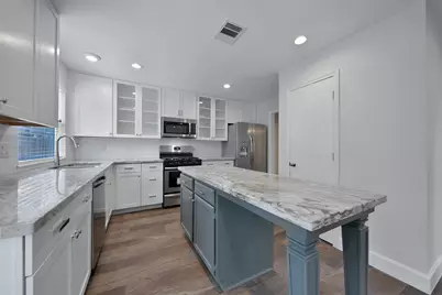 32 E Lance Leaf Road, The Woodlands, TX 77381 - Photo 4