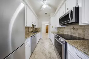 727 Bunker Hill Rd, Houston, TX 77024 - Photo 18