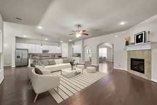 2051 Brookmont Dr, Conroe, TX 77301 - Photo 10