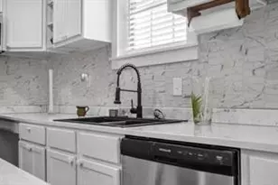 1413 Ursuline St, Galveston, TX 77550 - Photo 6