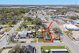 1004 Houston St, Rosenberg, TX 77471 - Photo 1