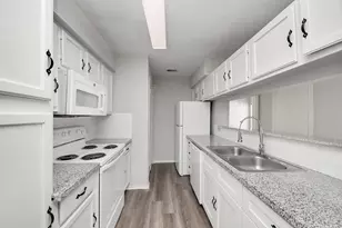 14550 Fonmeadow Dr, Houston, TX 77035 - Photo 8