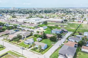 2119 67th St St, Galveston, TX 77551 - Photo 18