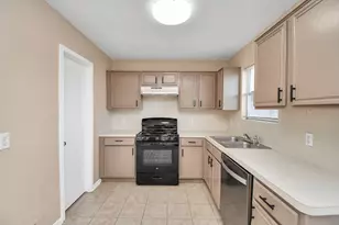 8914 Pecan Pl Dr, Houston, TX 77071 - Photo 16