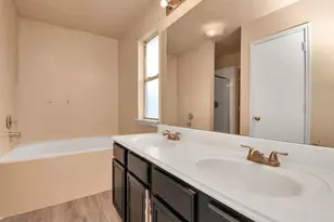 8914 Pecan Pl Dr, Houston, TX 77071 - Photo 30