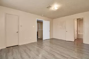 8914 Pecan Pl Dr, Houston, TX 77071 - Photo 28