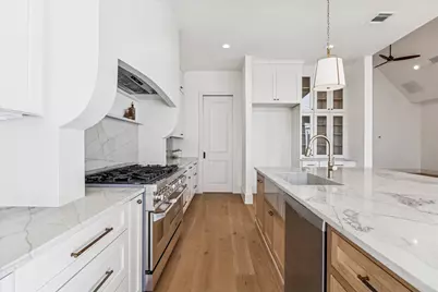 4817 Kingfisher Drive, Houston, TX 77035 - Photo 10