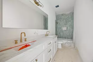 4817 Kingfisher Dr, Houston, TX 77035 - Photo 14