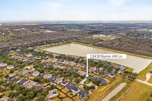 13410 Baron Hill Ln, Rosharon, TX 77583 - Photo 2