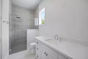 1726 Saxon Dr, Houston, TX 77018 - Photo 16