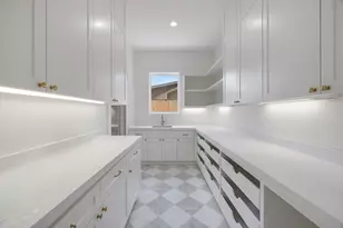 1726 Saxon Dr, Houston, TX 77018 - Photo 10