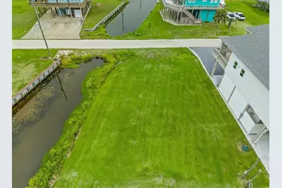 946 Sue Drive, Crystal Beach, TX 77650 - Photo 6