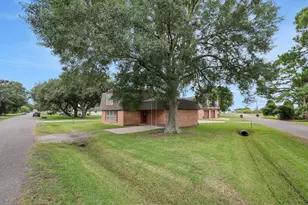 2403 Rosebud St, Nederland, TX 77627 - Photo 40