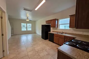 6110 White Oak Dr, Hitchcock, TX 77563 - Photo 10