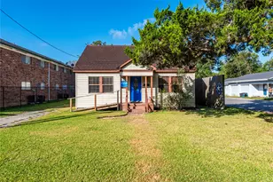 914 S Hill St, Alvin, TX 77511 - Photo 2