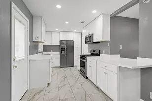 1853 Huge Oaks St, Houston, TX 77055 - Photo 10