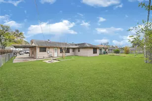 1853 Huge Oaks St St, Houston, TX 77055 - Photo 18