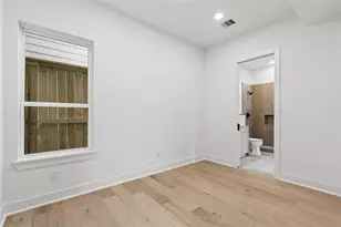 1030 W 24th St, Houston, TX 77008 - Photo 8