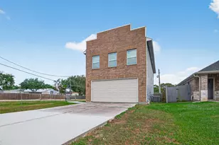 146 Disney St, Arcola, TX 77583 - Photo 4