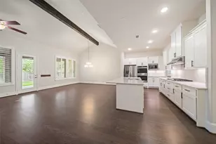204 Bee Balm Ct, Conroe, TX 77304 - Photo 4
