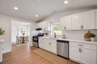 322 S Persimmon St, Tomball, TX 77375 - Photo 12