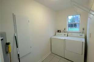 418 Texas St, Tomball, TX 77375 - Photo 4